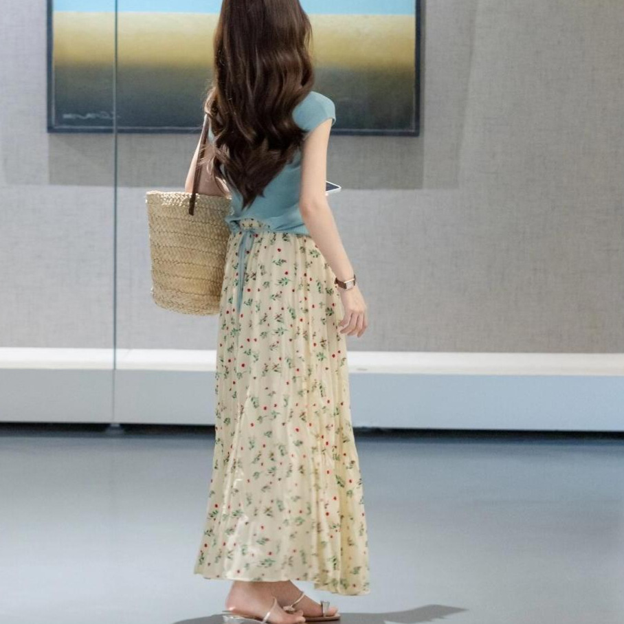 溫柔風套裝V領短袖T恤+碎花半身裙