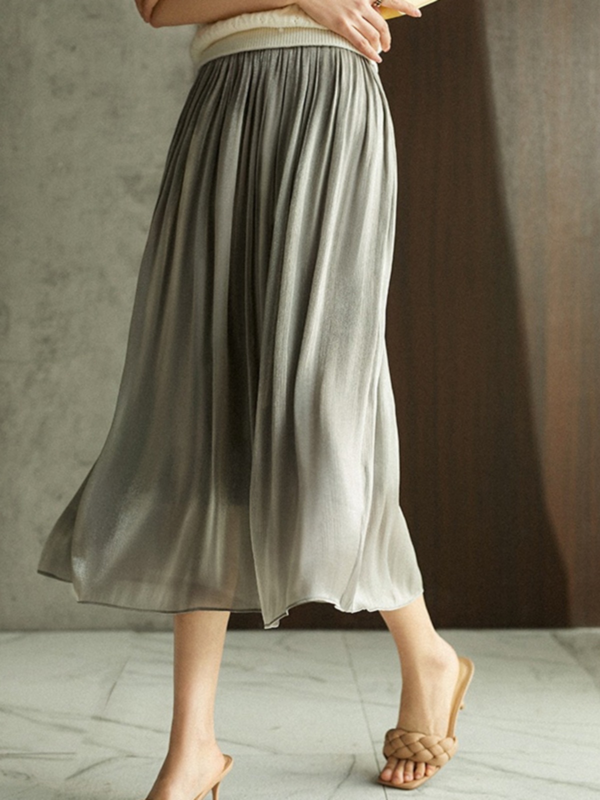 時尚飄逸美人絲線牛奶珠光裙