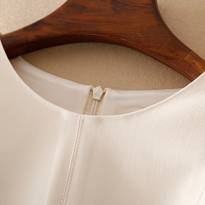 赫本風輕熟氣質高級感純色連衣裙