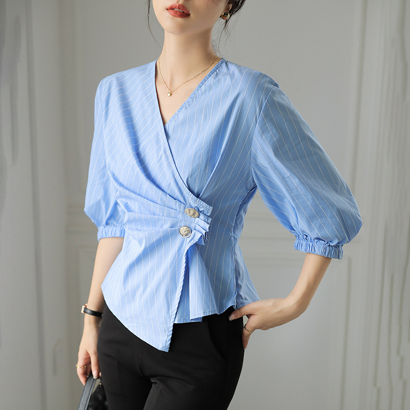 法式設計感V領時尚修身襯衫