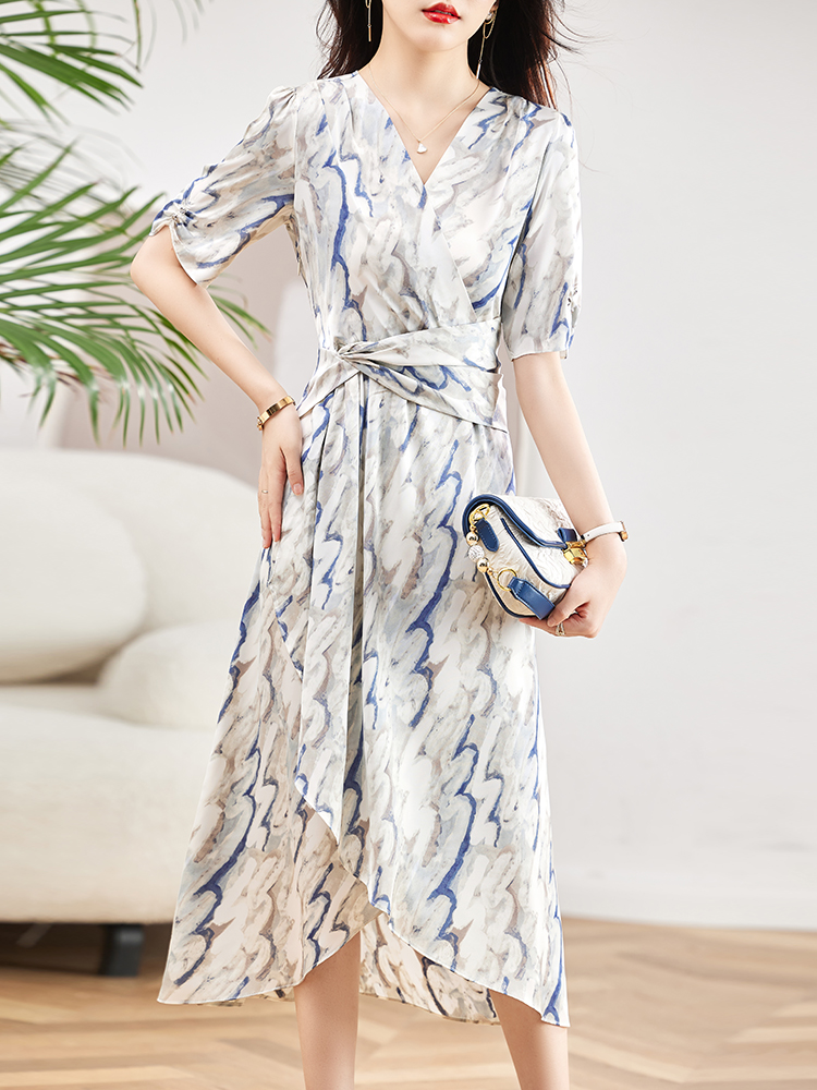 極具設計感的驚艷碎花連衣裙