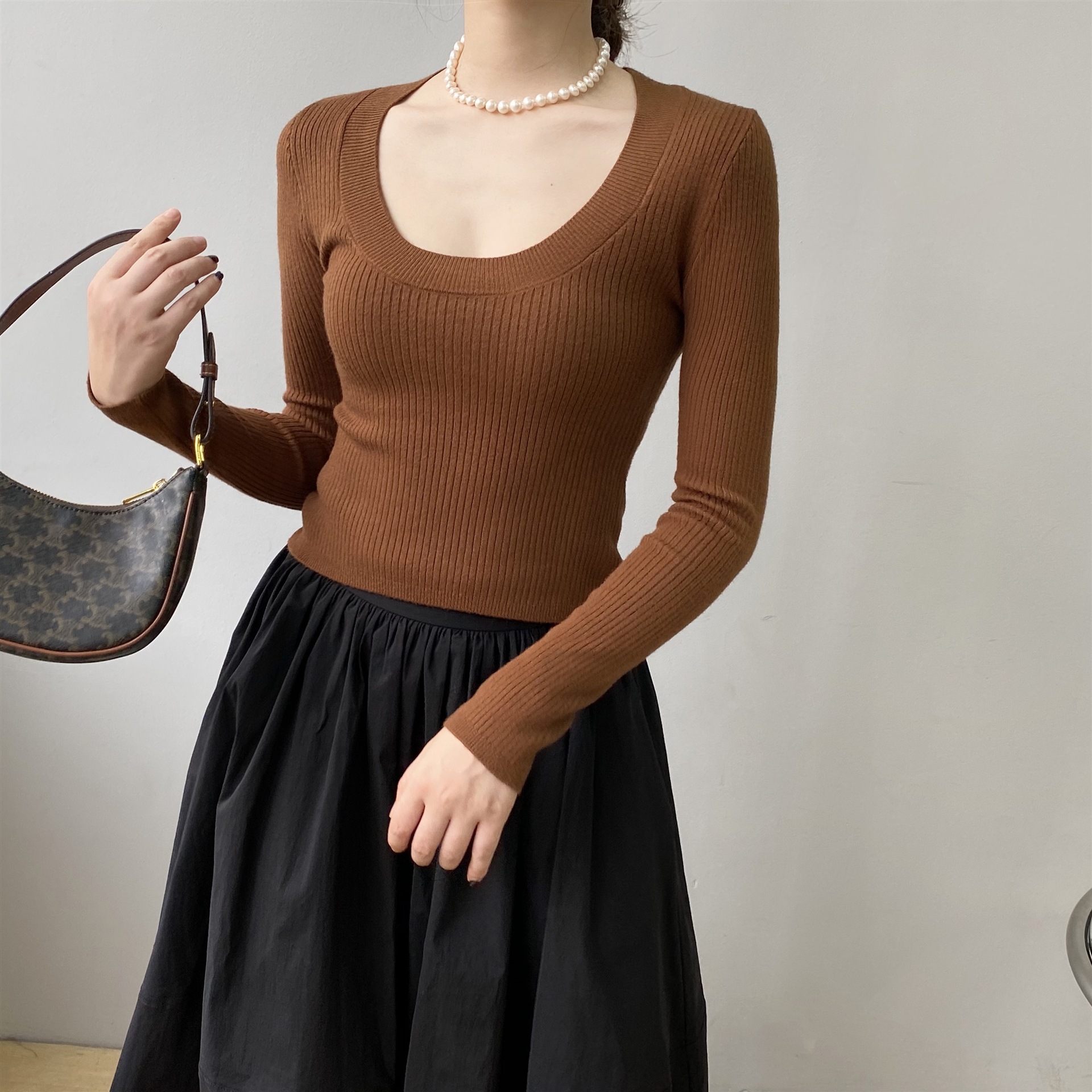 優雅坑條圓領薄款上衣針織內搭打底衫