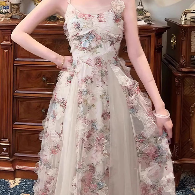 度假風碎花網紗拼接吊帶洋裝