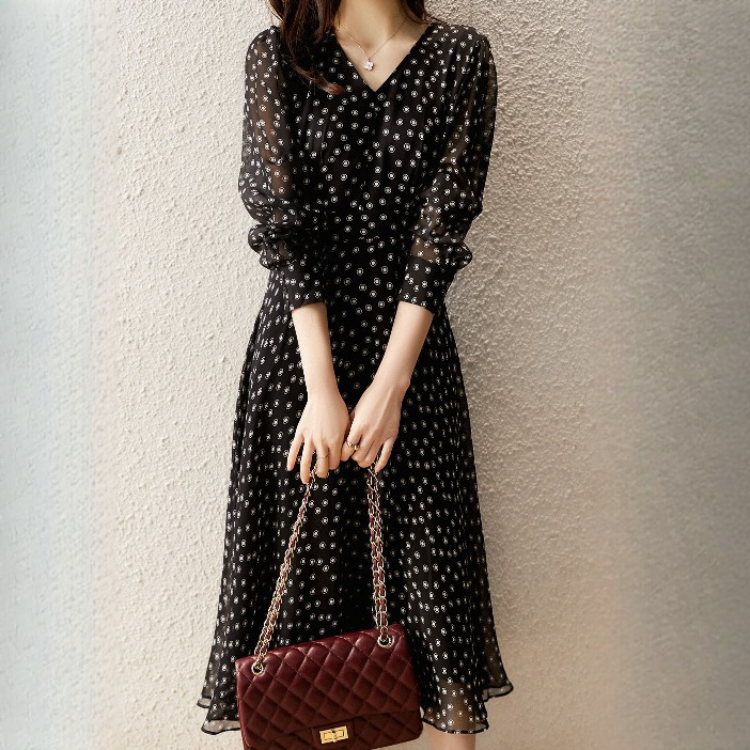 春季法式V領收腰長袖波點連衣裙