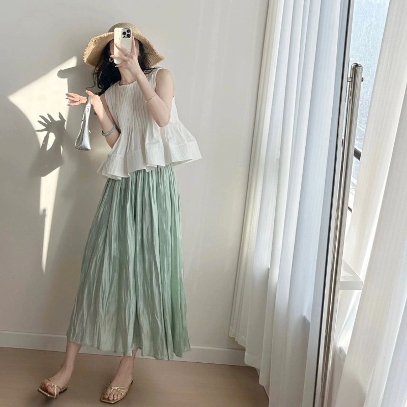 設計感無袖襯衫+光澤感百褶裙兩件套