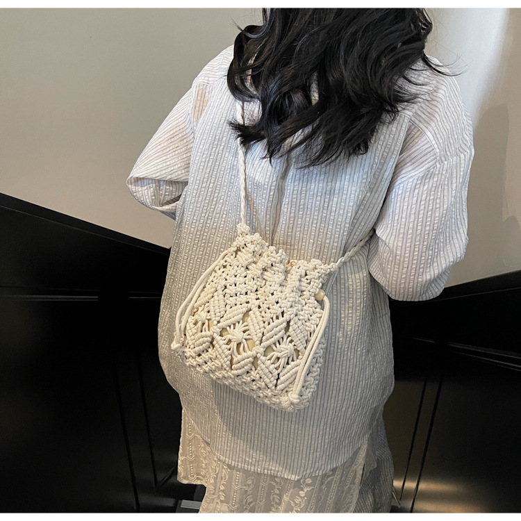 春季時尚小衆設計感斜挎水桶包