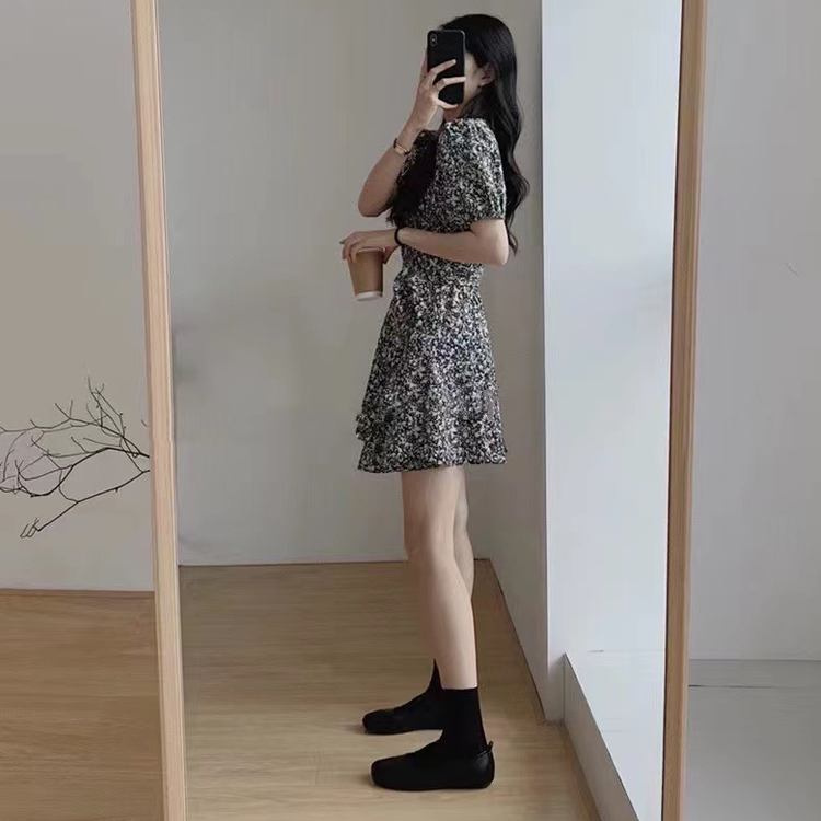 復古甜辣風V領一片式繫帶收腰荷葉邊短袖碎花連衣裙