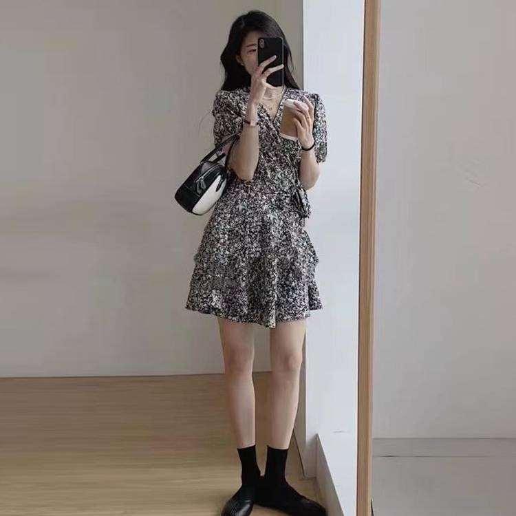 復古甜辣風V領一片式繫帶收腰荷葉邊短袖碎花連衣裙
