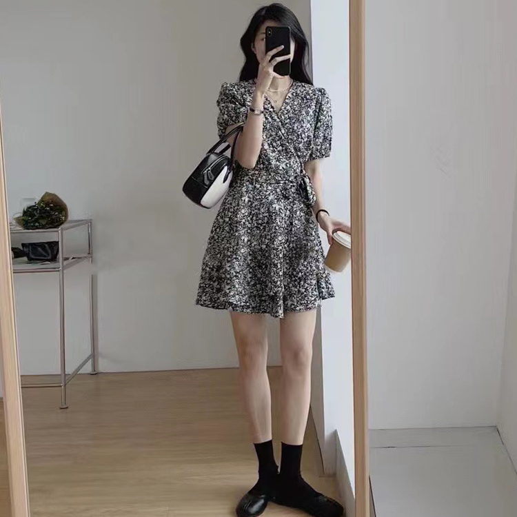 復古甜辣風V領一片式繫帶收腰荷葉邊短袖碎花連衣裙