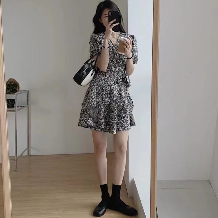 復古甜辣風V領一片式繫帶收腰荷葉邊短袖碎花連衣裙