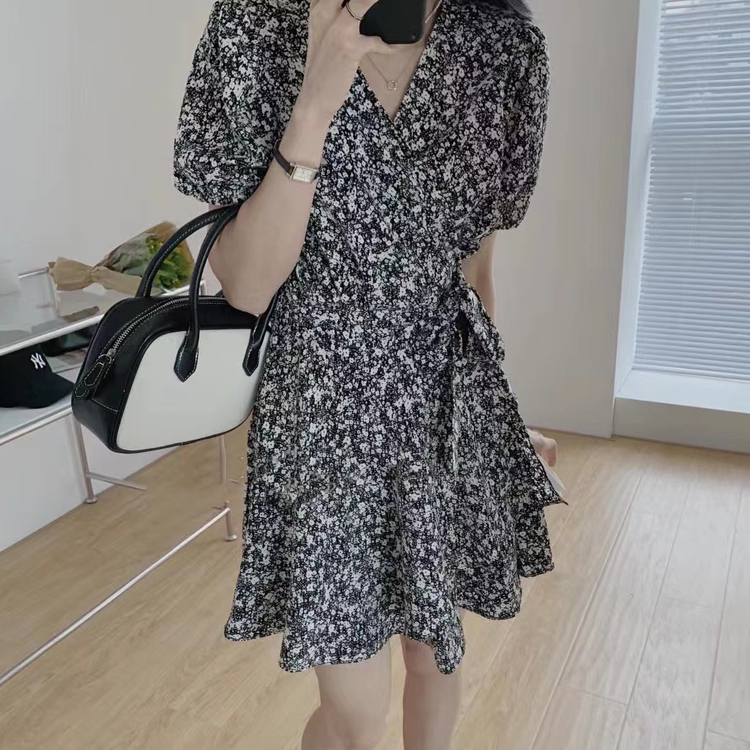 復古甜辣風V領一片式繫帶收腰荷葉邊短袖碎花連衣裙