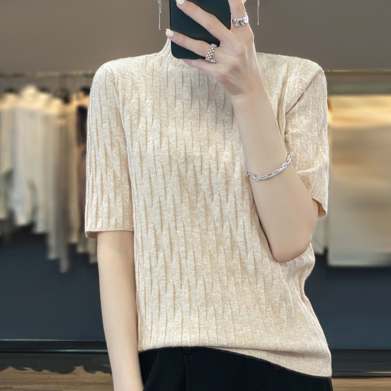 中袖半高領坑條氣質針織T恤