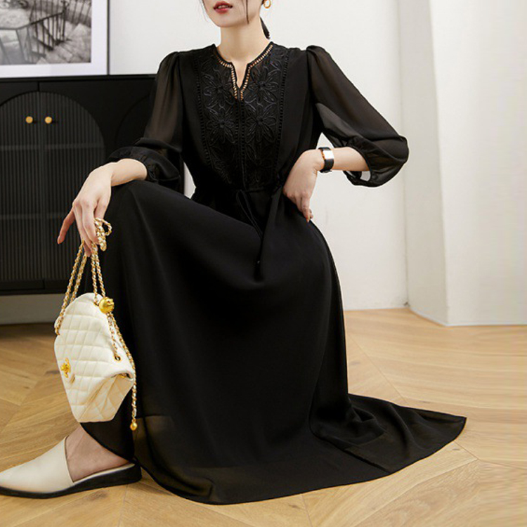 日韓刺繡飄逸桑蠶絲連衣裙（3色）