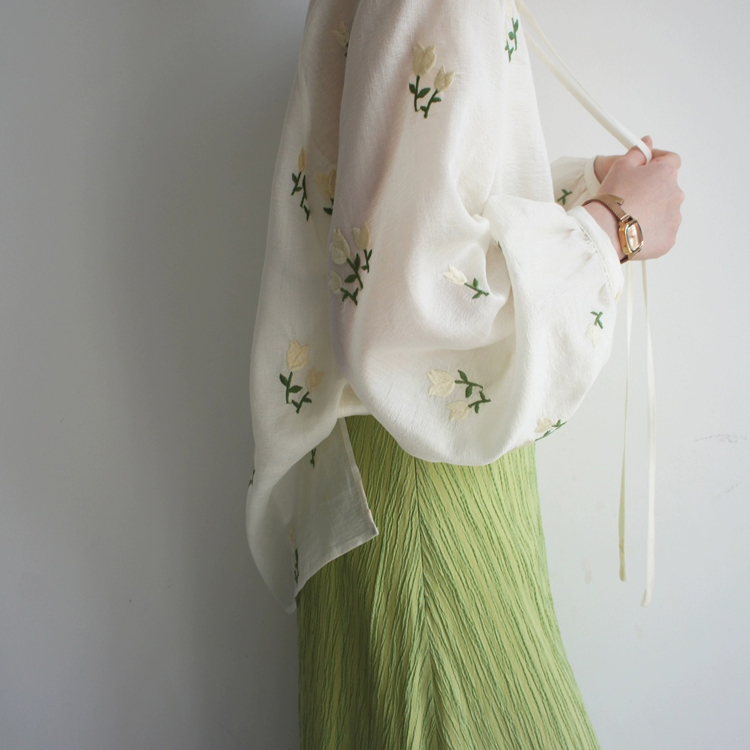 燈籠袖刺繡襯衫/草綠豎紋半裙（規格可選）