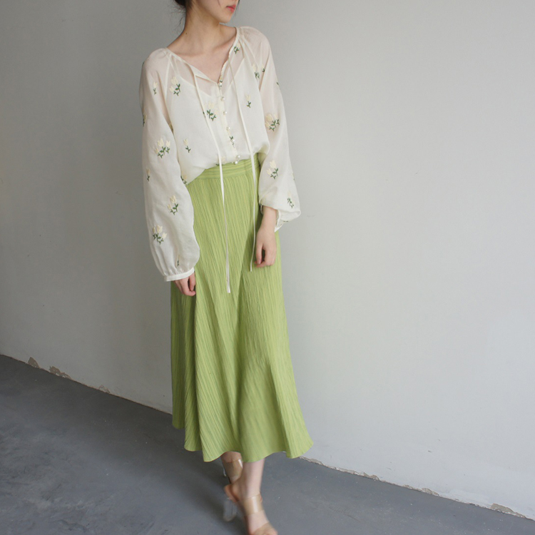 燈籠袖刺繡襯衫/草綠豎紋半裙（規格可選）