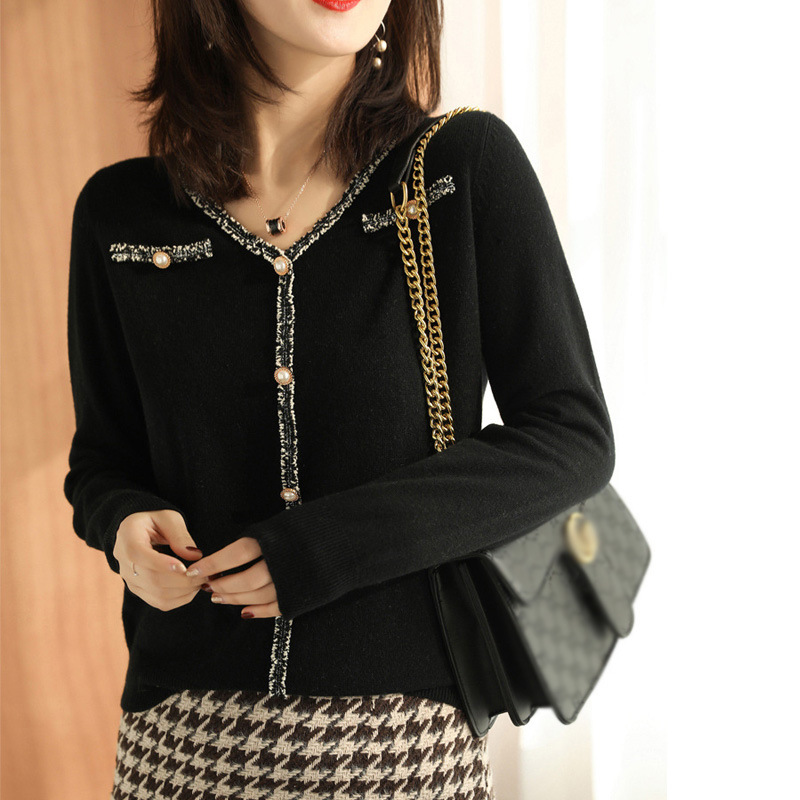 V領小香風顯瘦珍珠扣氣質針織衫