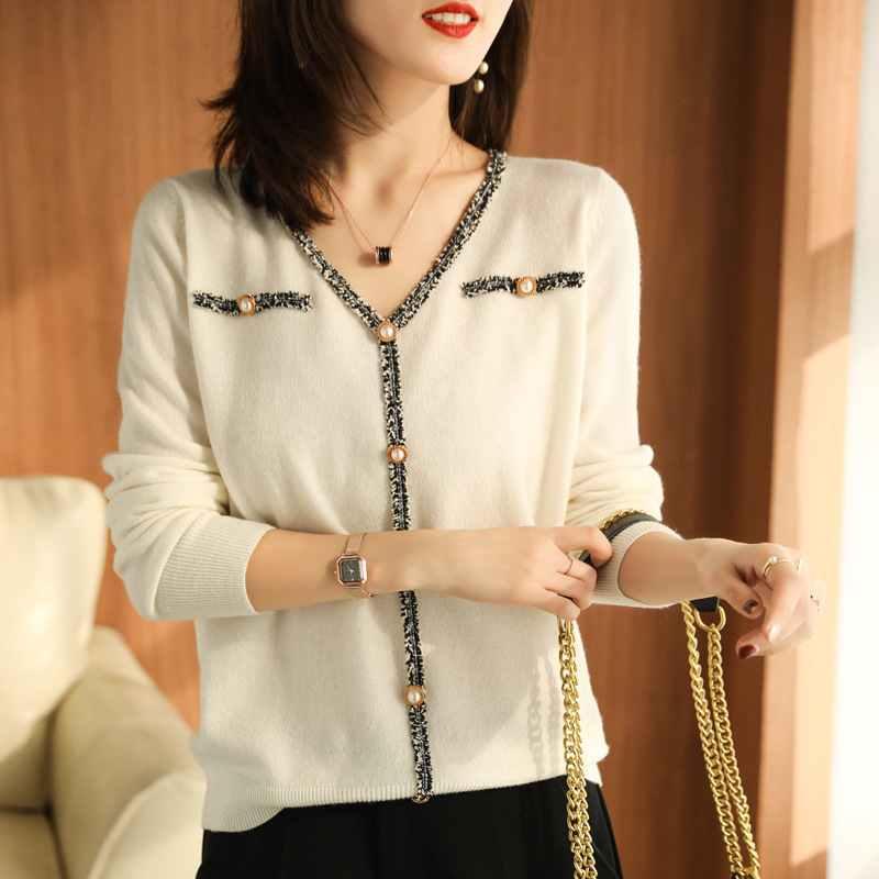 V領小香風顯瘦珍珠扣氣質針織衫