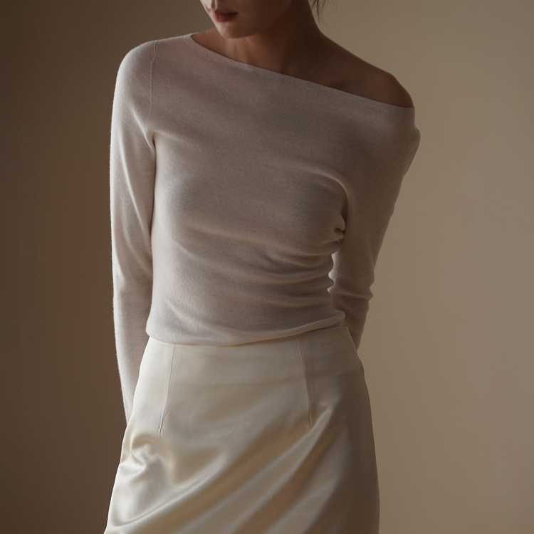 羊毛一字領露肩打底針織衫