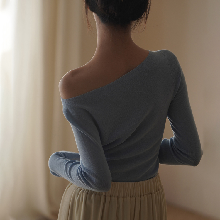 羊毛一字領露肩打底針織衫