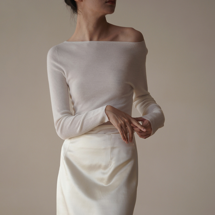 羊毛一字領露肩打底針織衫