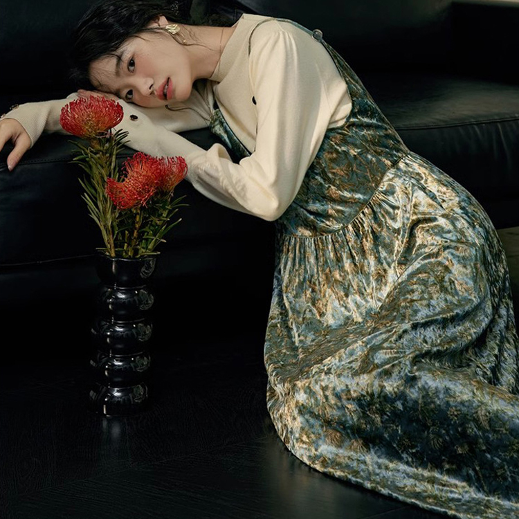 法式綠色絲絨吊帶裙+燈籠袖內搭套裝