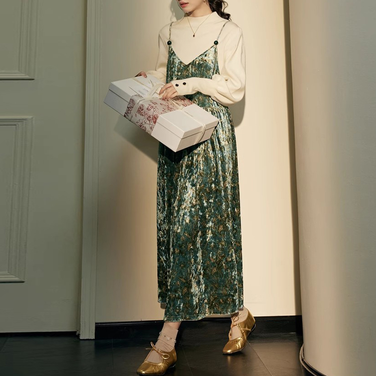 法式綠色絲絨吊帶裙+燈籠袖內搭套裝