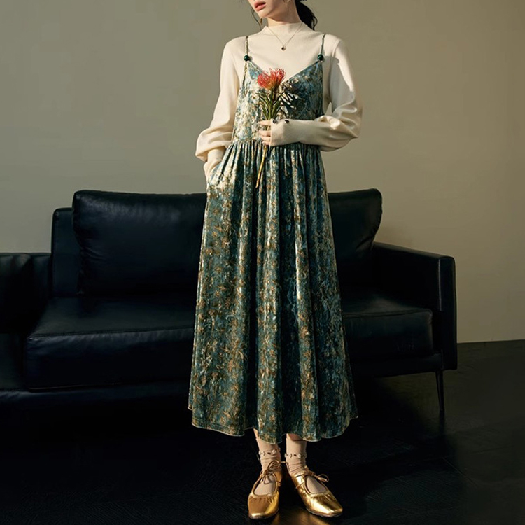 法式綠色絲絨吊帶裙+燈籠袖內搭套裝