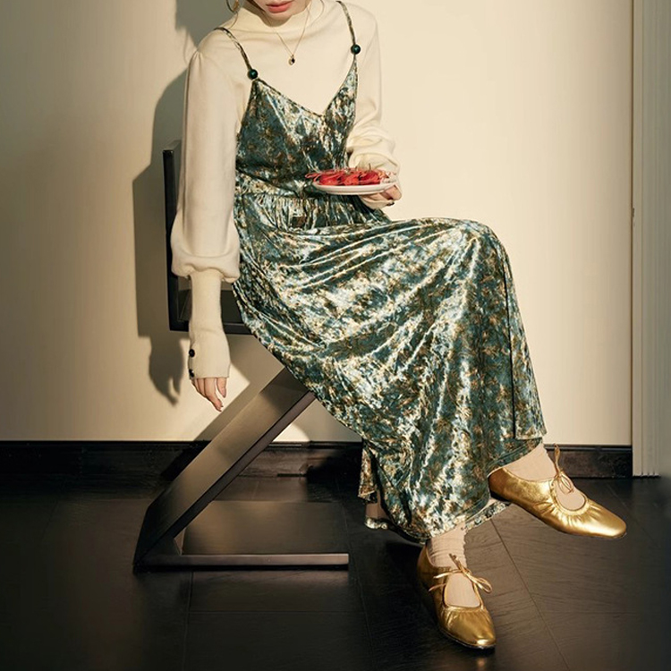法式綠色絲絨吊帶裙+燈籠袖內搭套裝