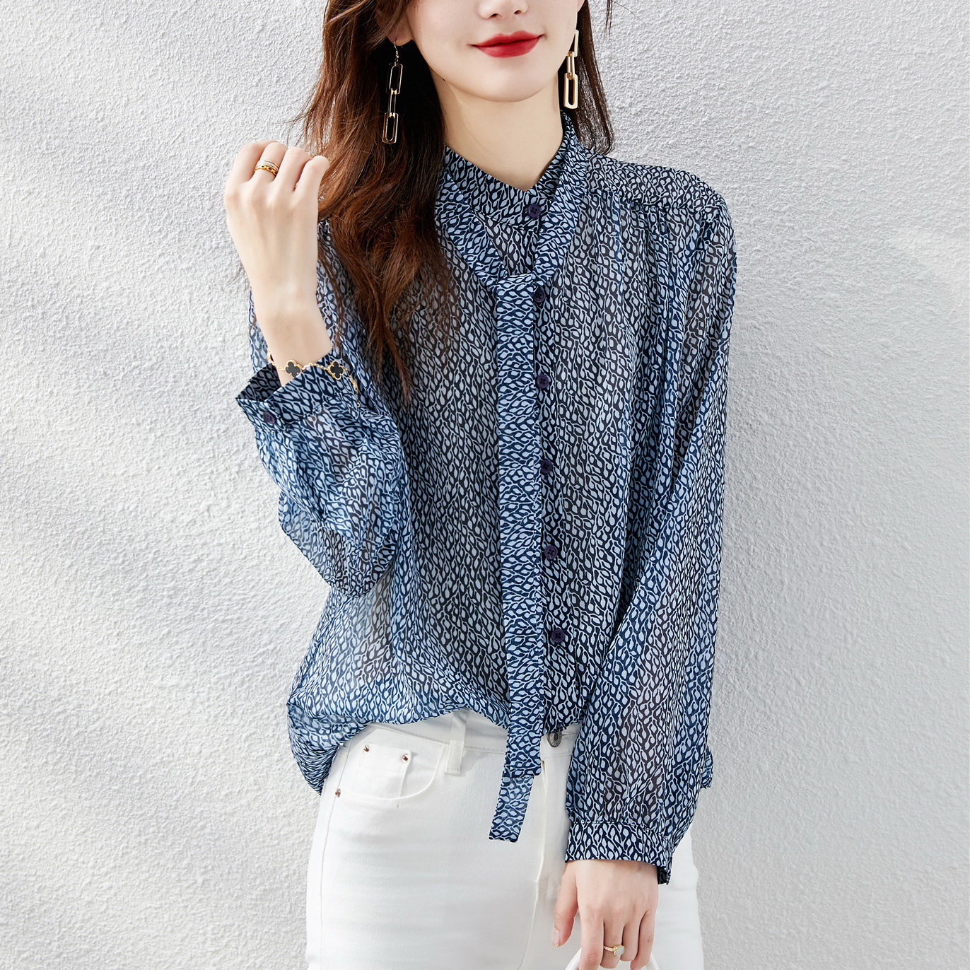 氣質碎花蝴蝶結燈籠袖襯衫