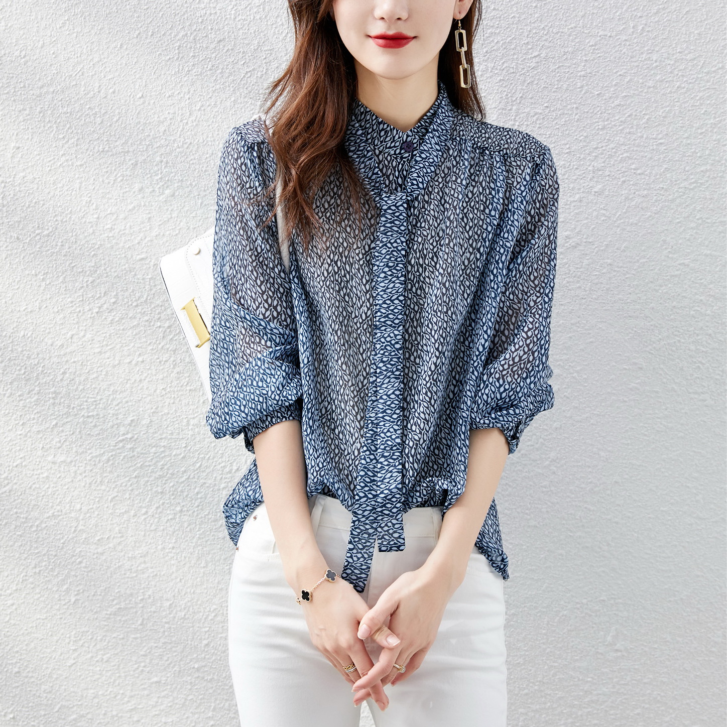 氣質碎花蝴蝶結燈籠袖襯衫