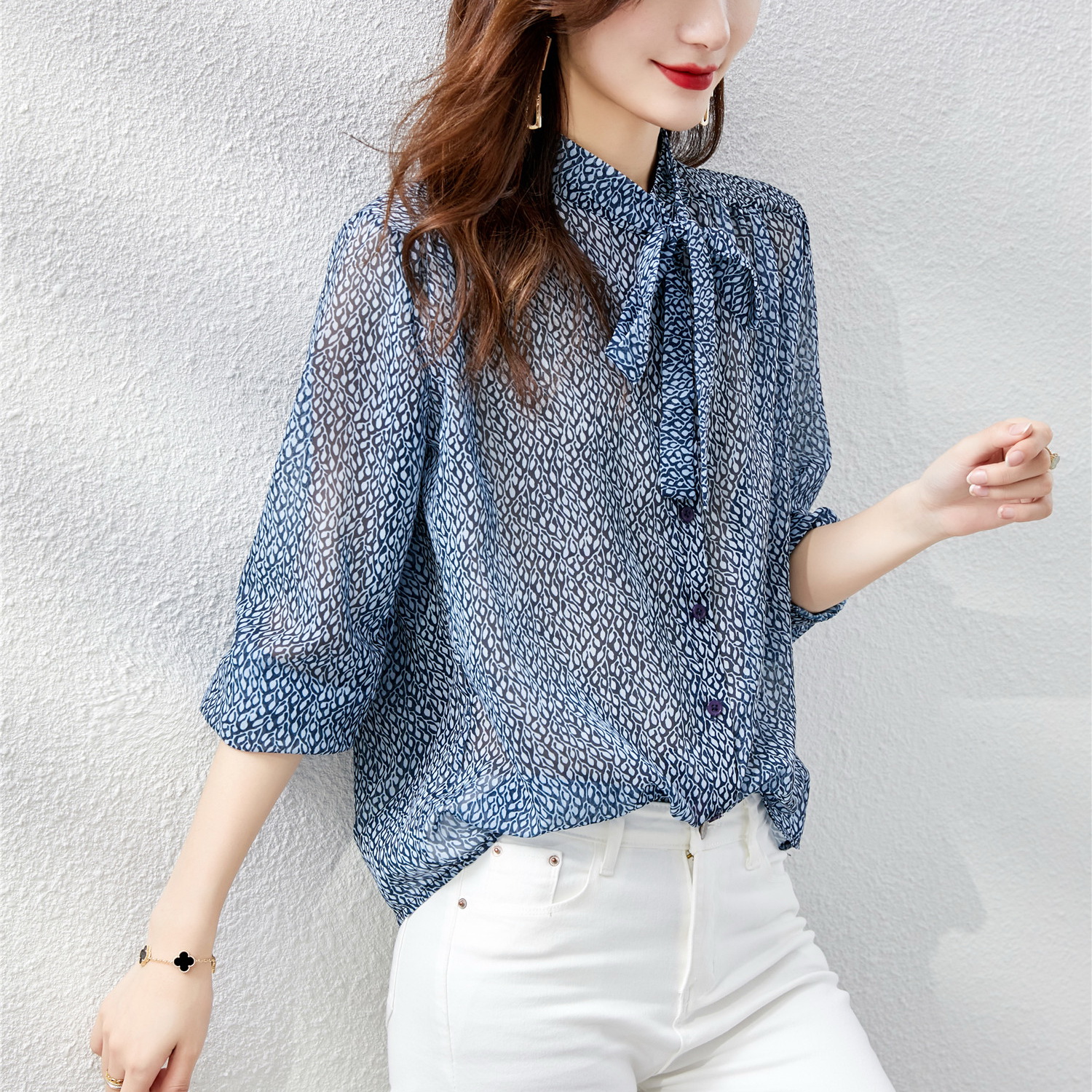 氣質碎花蝴蝶結燈籠袖襯衫