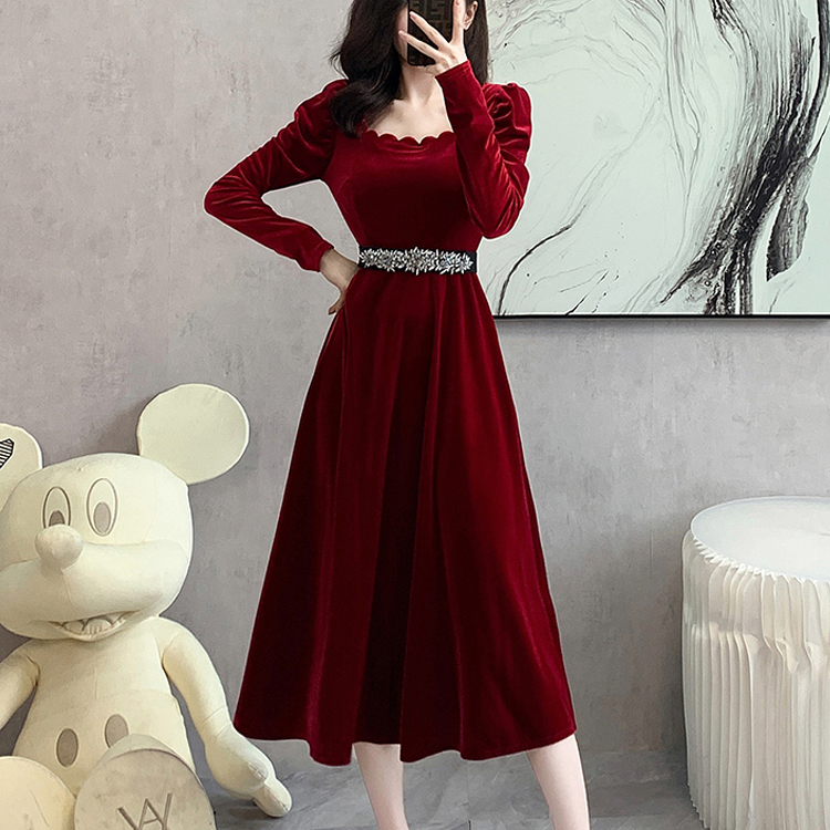 輕奢絲絨方領泡泡袖名媛連衣裙