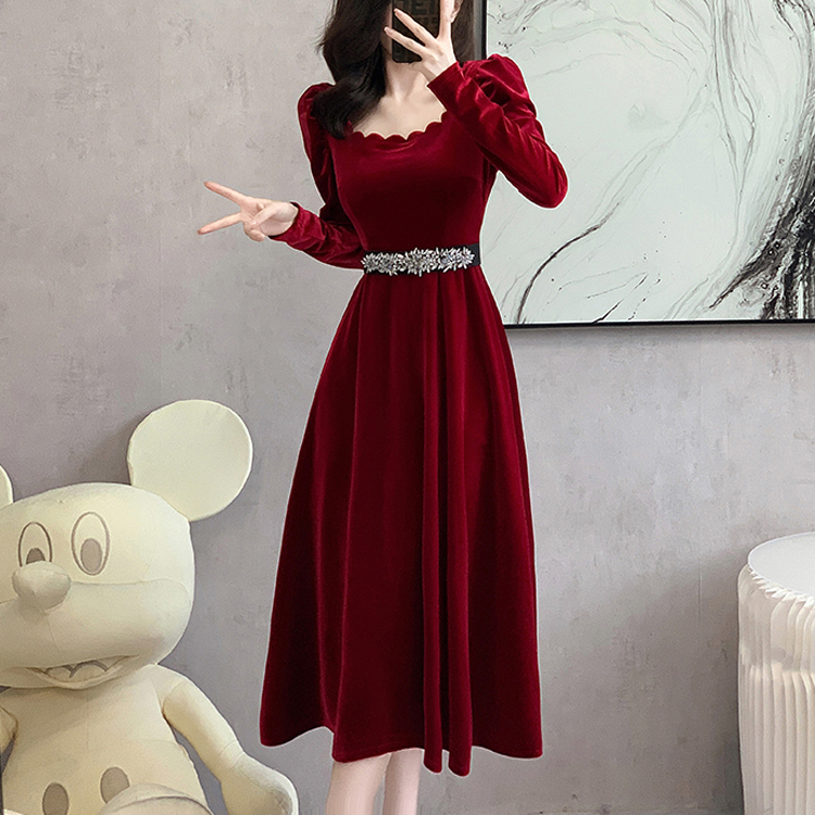 輕奢絲絨方領泡泡袖名媛連衣裙