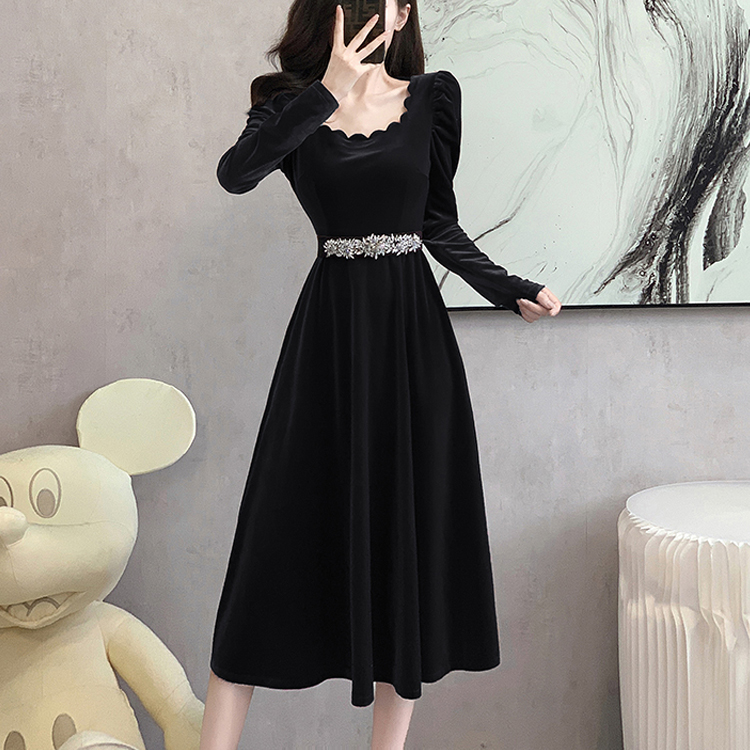 輕奢絲絨方領泡泡袖名媛連衣裙