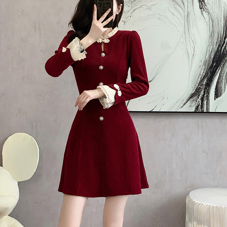 盤扣收腰拼接喇叭袖減齡連衣裙