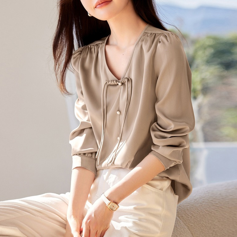 優雅復古V領泡泡袖襯衫