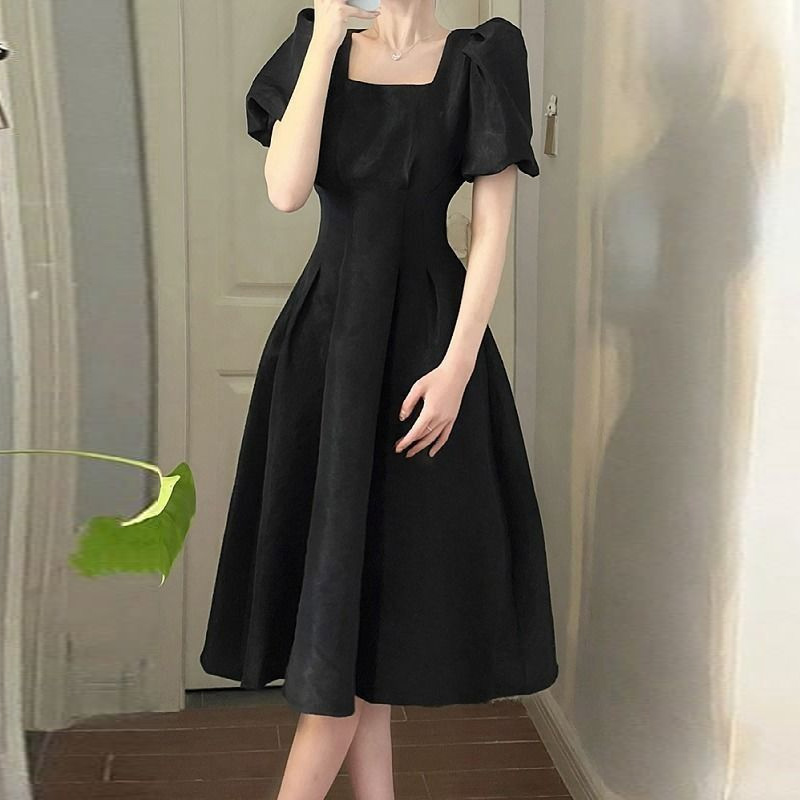 甜美純色泡泡袖A字連身裙