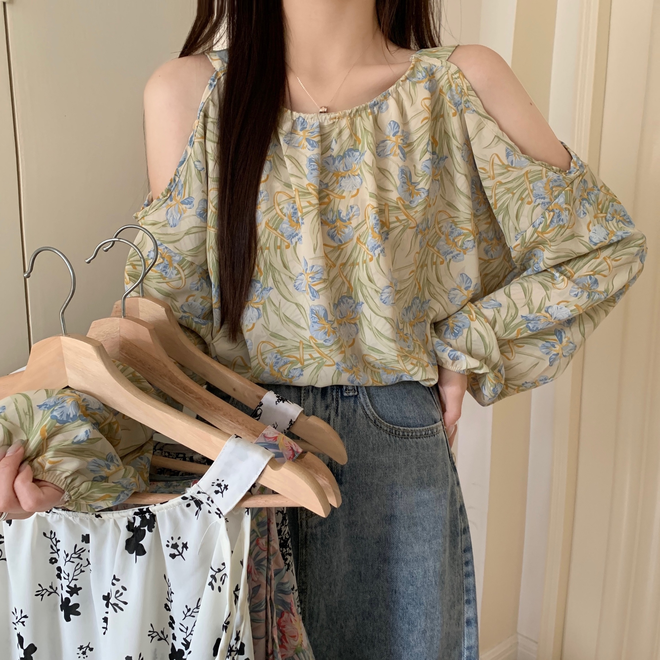 百搭碎花露肩長袖襯衫