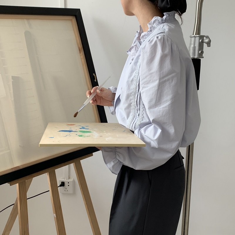 法式木質耳邊V領壓褶拼接蕾絲泡泡袖袖襯衫