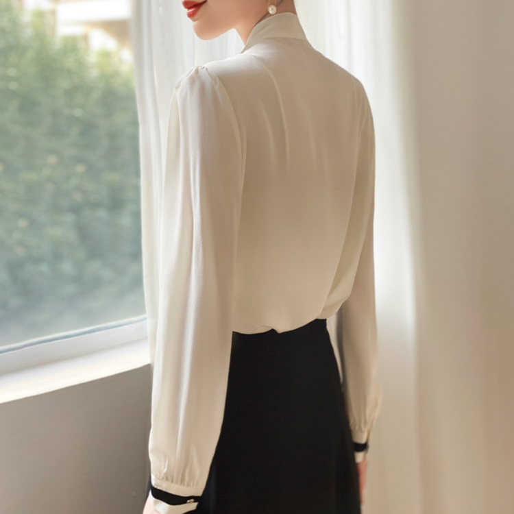 小香風金屬扣飄帶襯衫