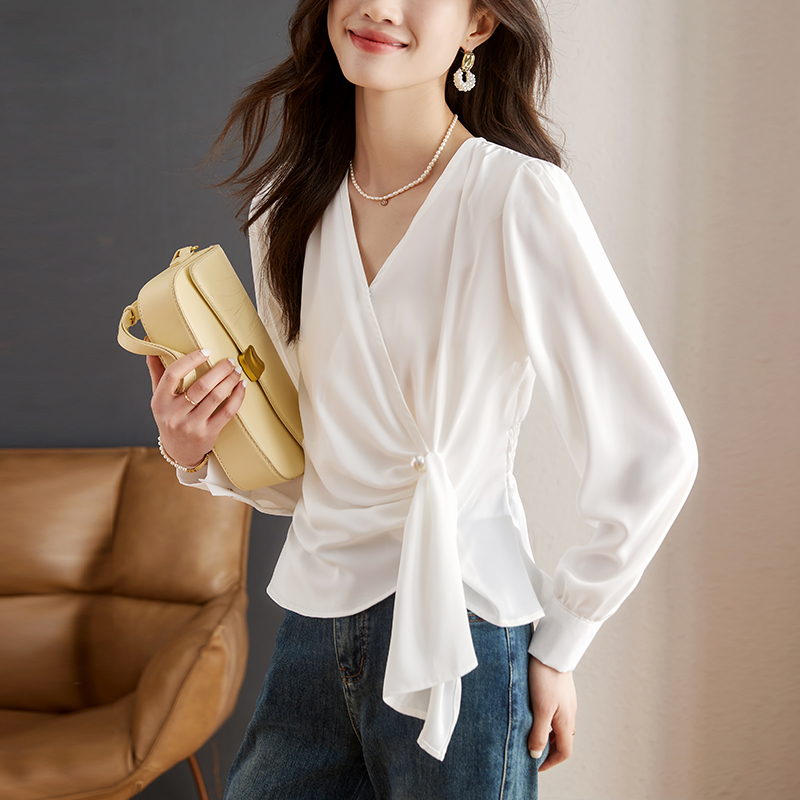 v領緞面百搭飄帶襯衫