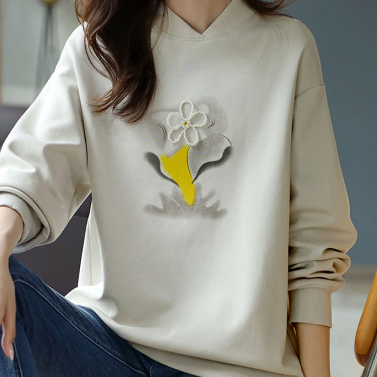 百搭半高領釘珠印花落肩衛衣