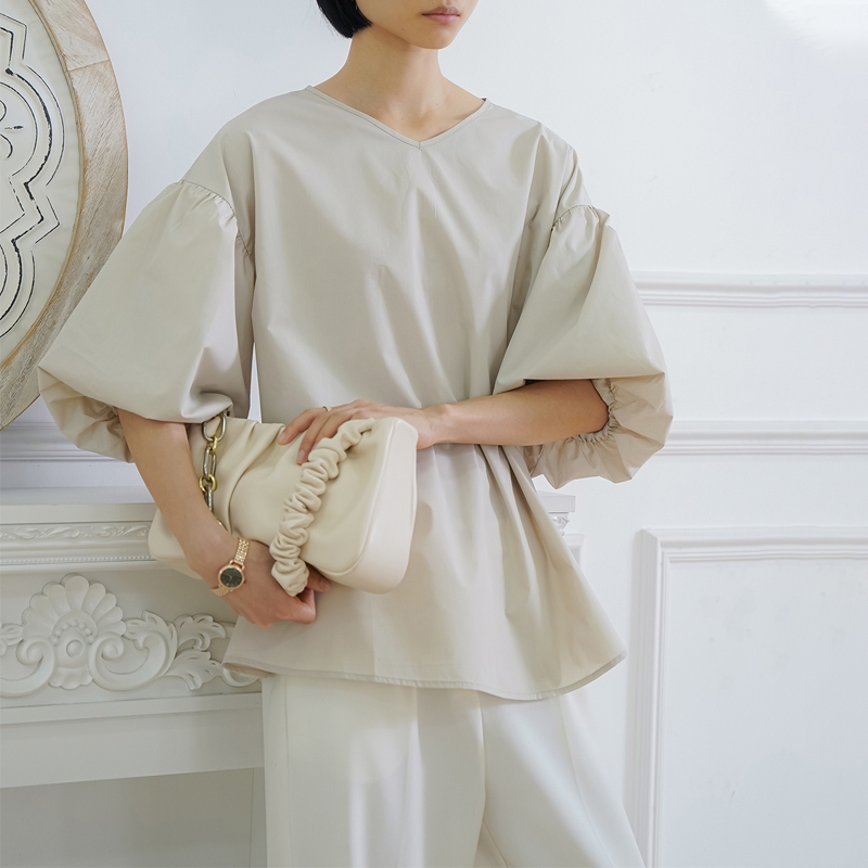 日韓純色泡泡袖V領襯衫
