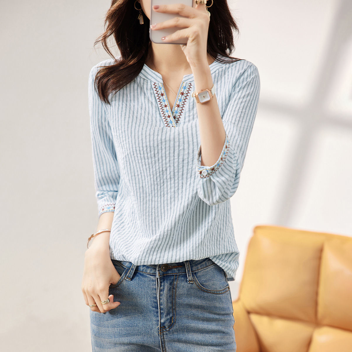 百搭撞色條紋七分袖V領襯衫