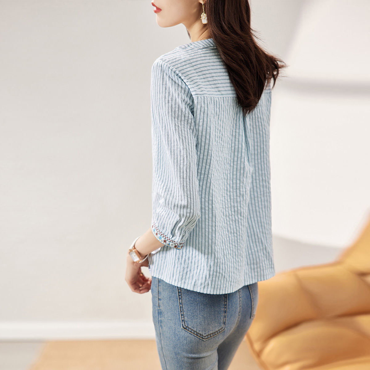 百搭撞色條紋七分袖V領襯衫