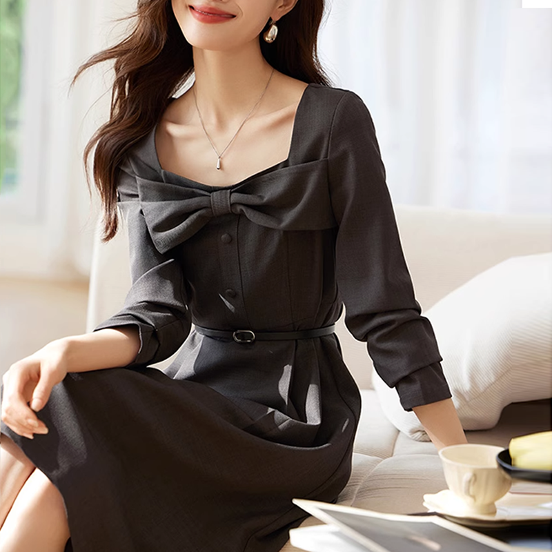 精緻純色蝴蝶結收腰連身裙