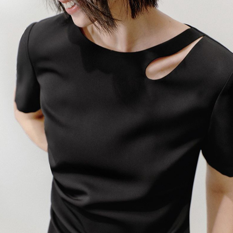 鏤空水滴領抽褶白色連衣裙