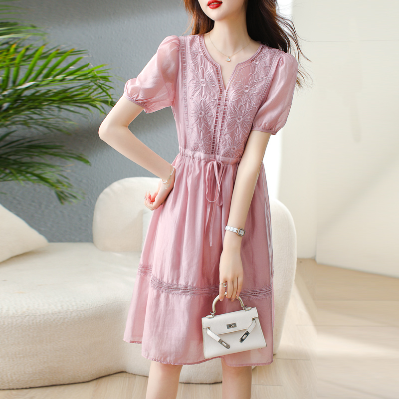 氣質刺繡拼接天絲洋裝