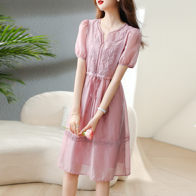 氣質刺繡拼接天絲洋裝