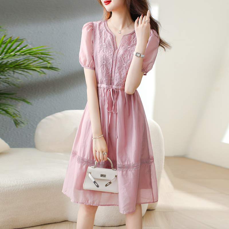 氣質刺繡拼接天絲洋裝